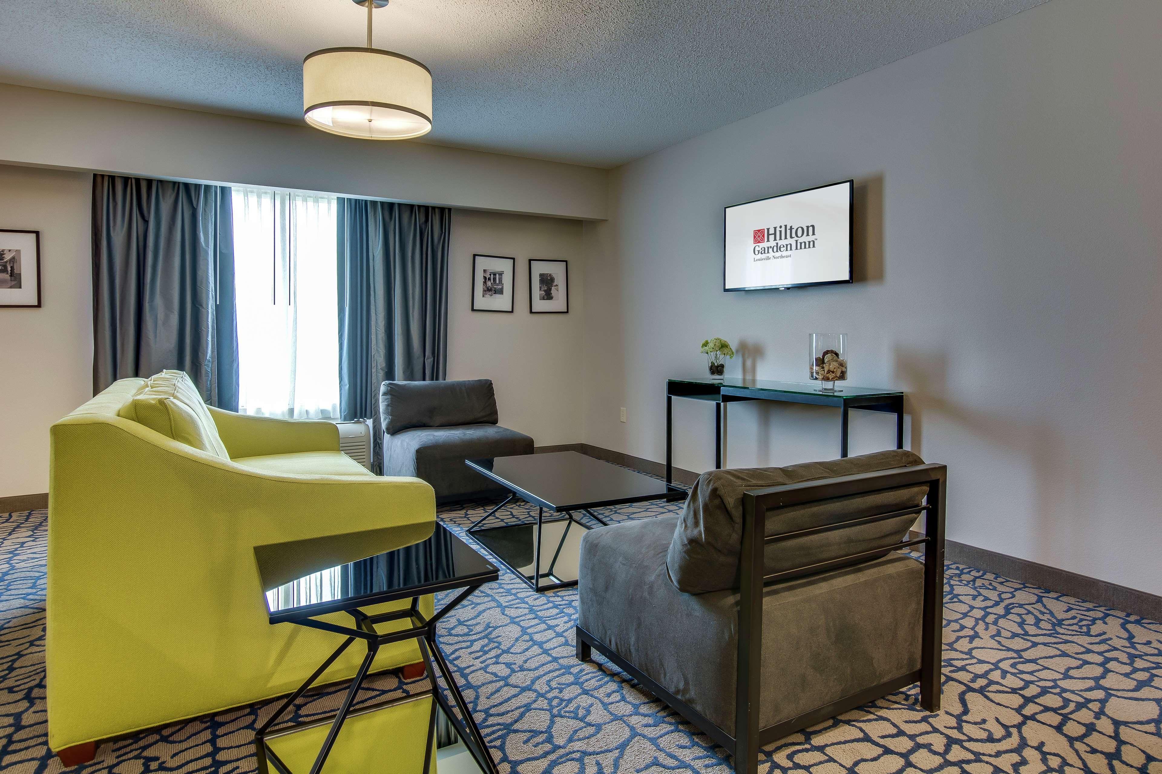 Hilton Garden Inn Louisville-Northeast Екстер'єр фото