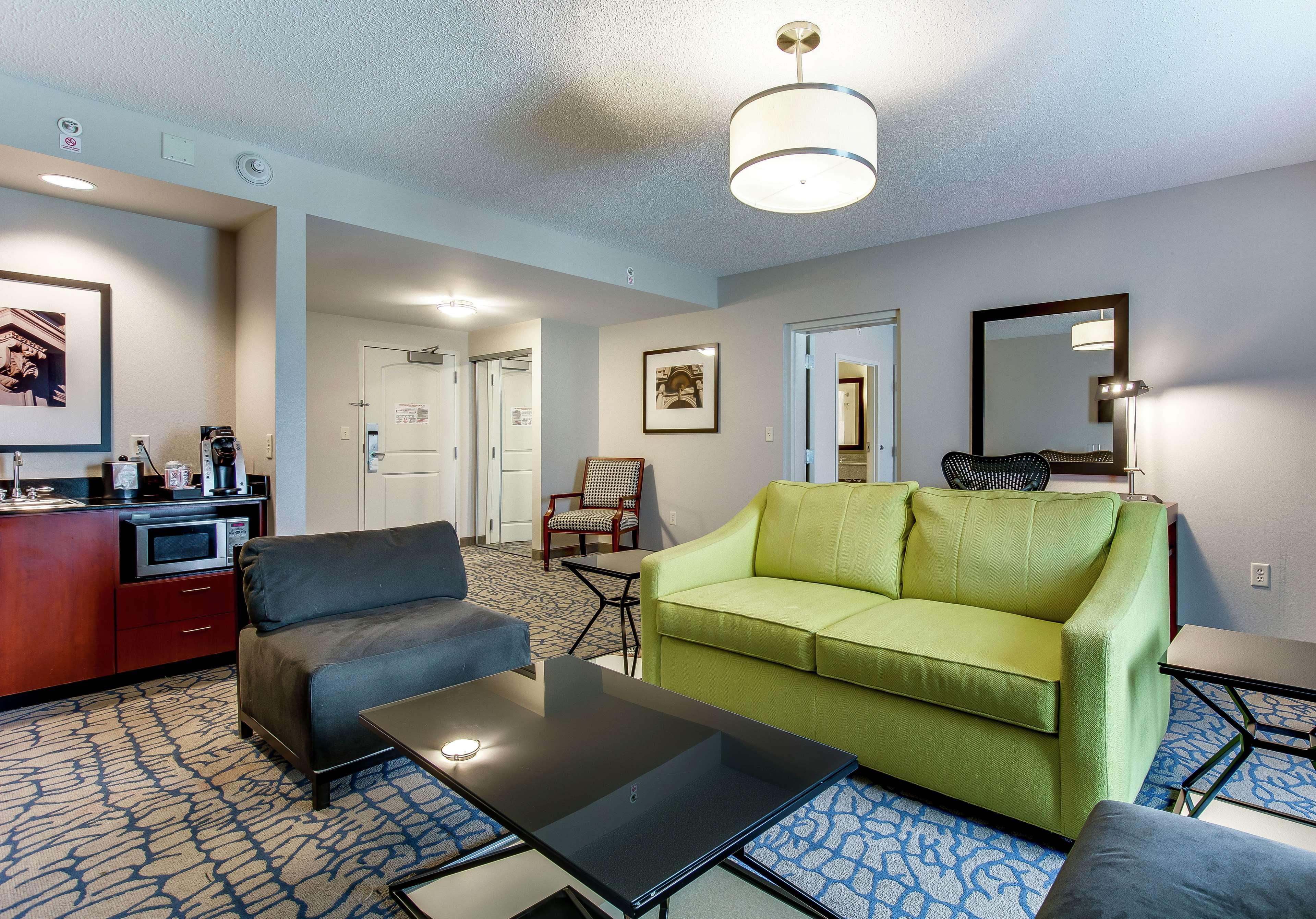 Hilton Garden Inn Louisville-Northeast Екстер'єр фото