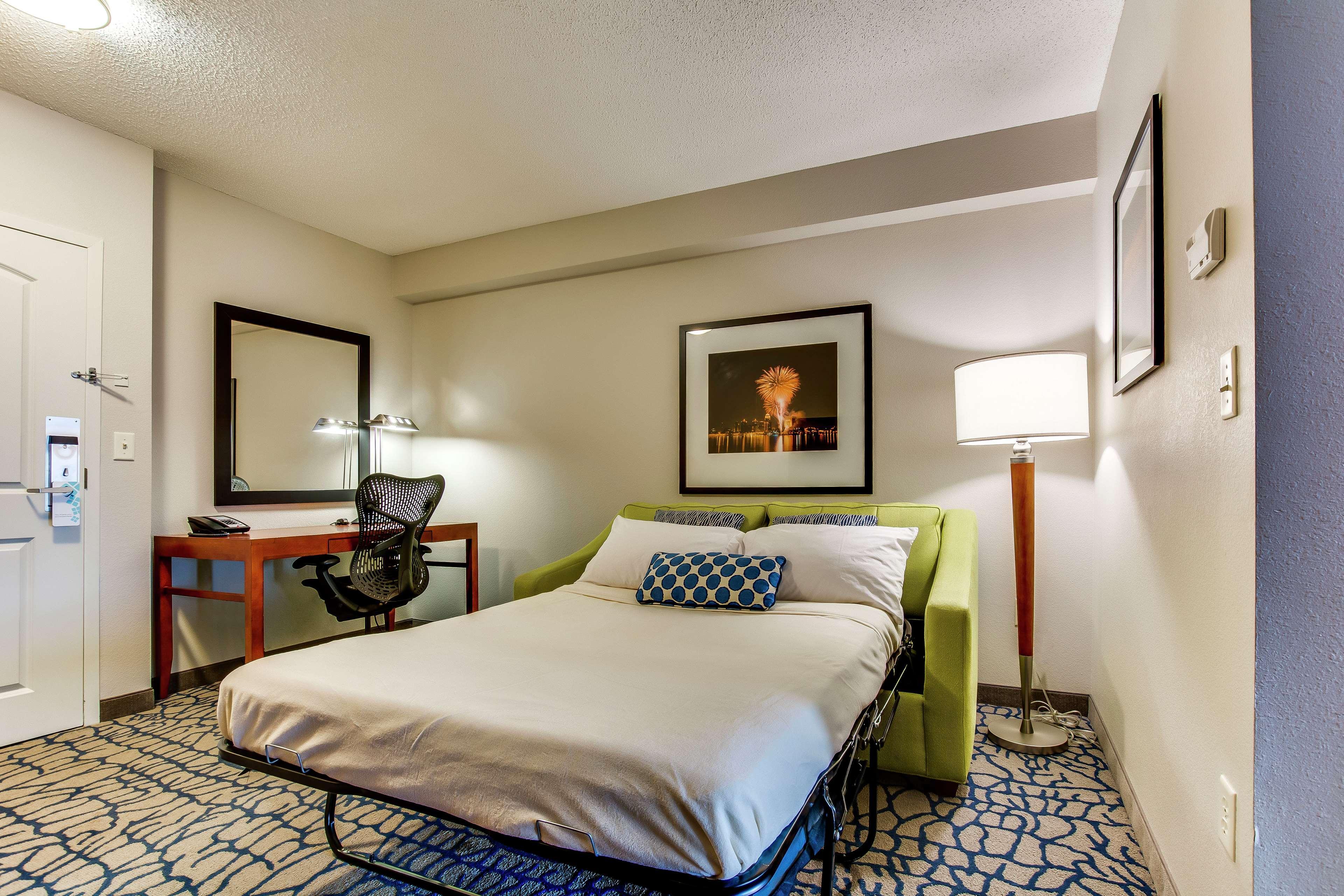 Hilton Garden Inn Louisville-Northeast Екстер'єр фото
