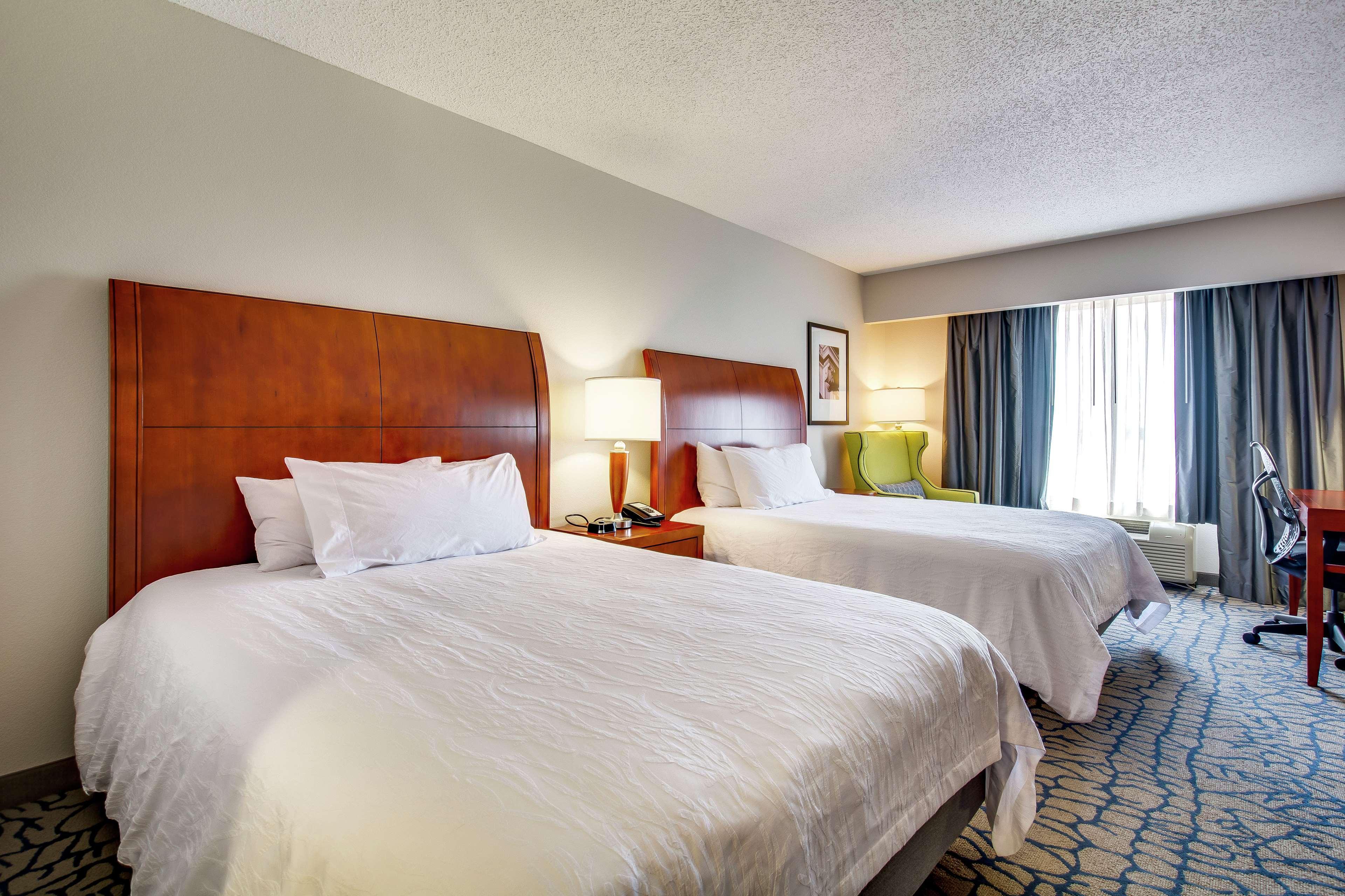 Hilton Garden Inn Louisville-Northeast Екстер'єр фото