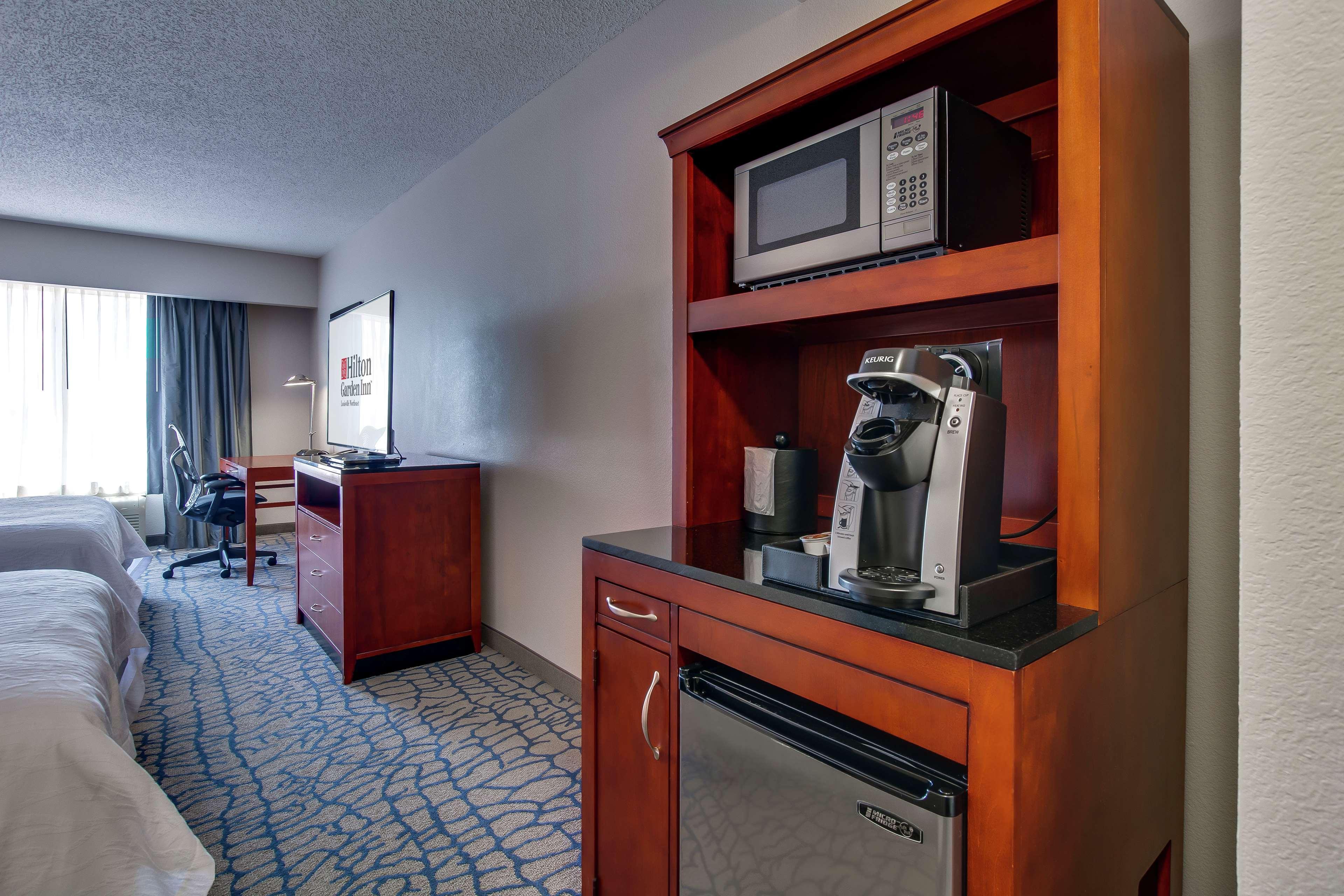 Hilton Garden Inn Louisville-Northeast Екстер'єр фото