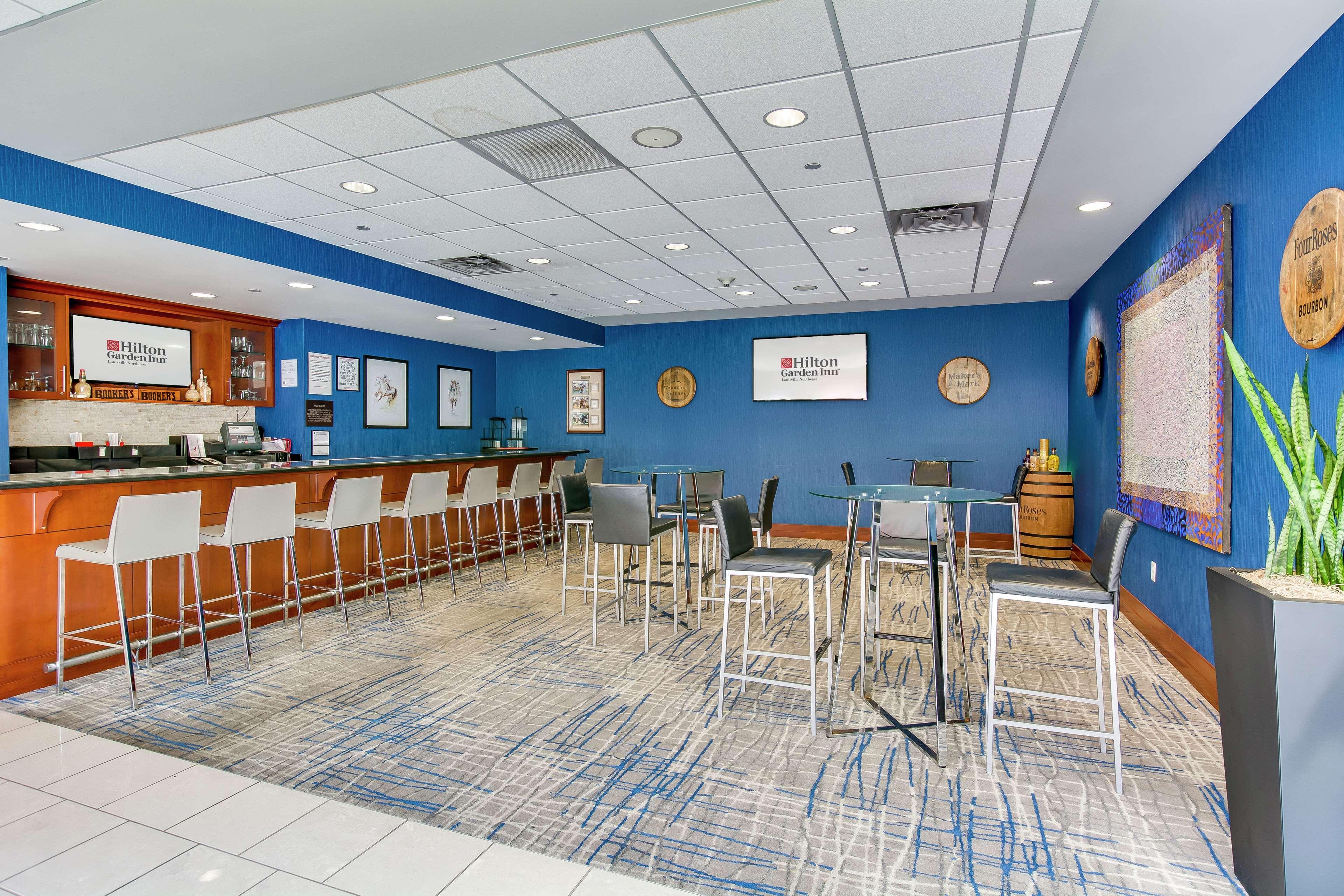 Hilton Garden Inn Louisville-Northeast Екстер'єр фото