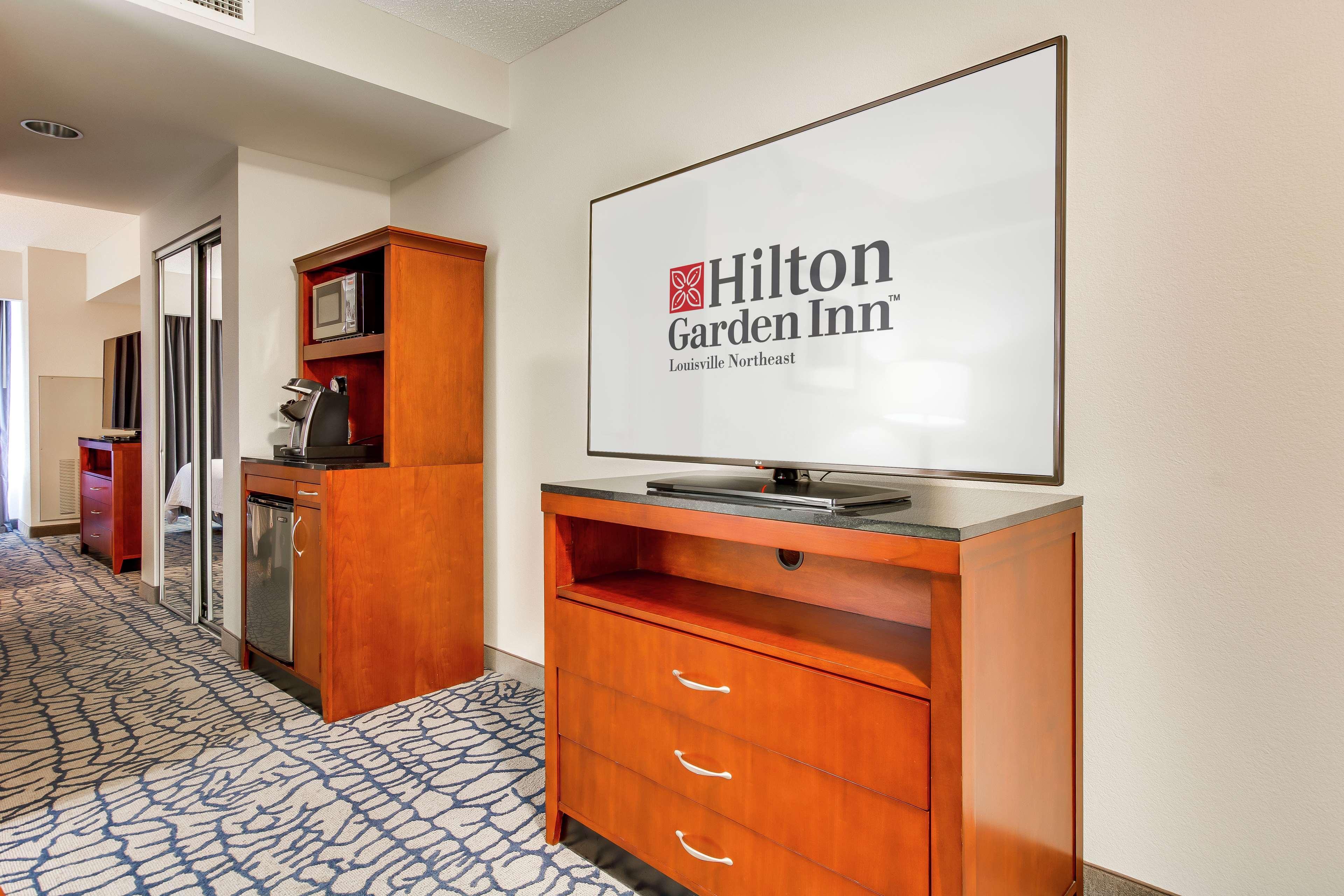 Hilton Garden Inn Louisville-Northeast Екстер'єр фото