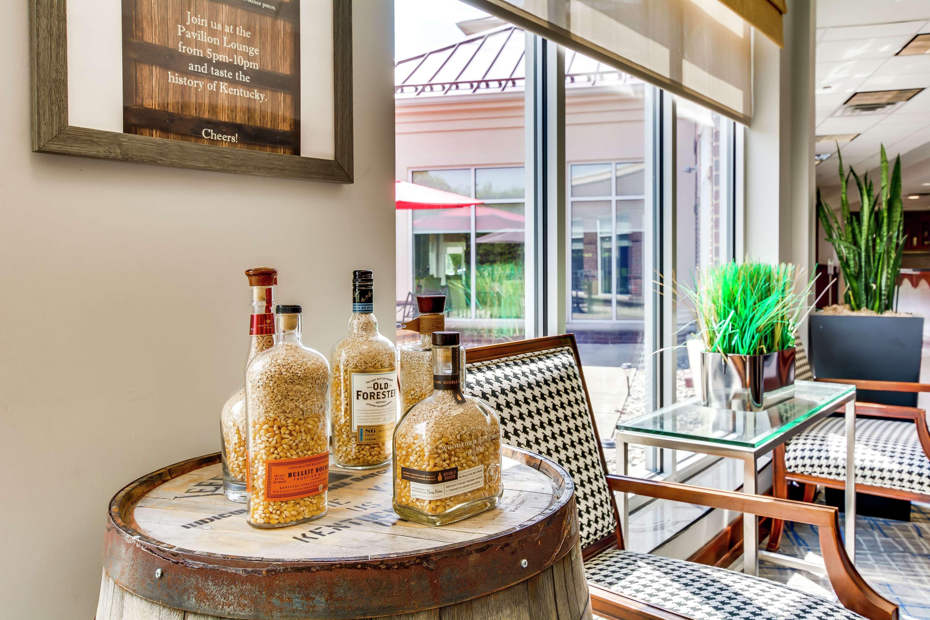Hilton Garden Inn Louisville-Northeast Екстер'єр фото