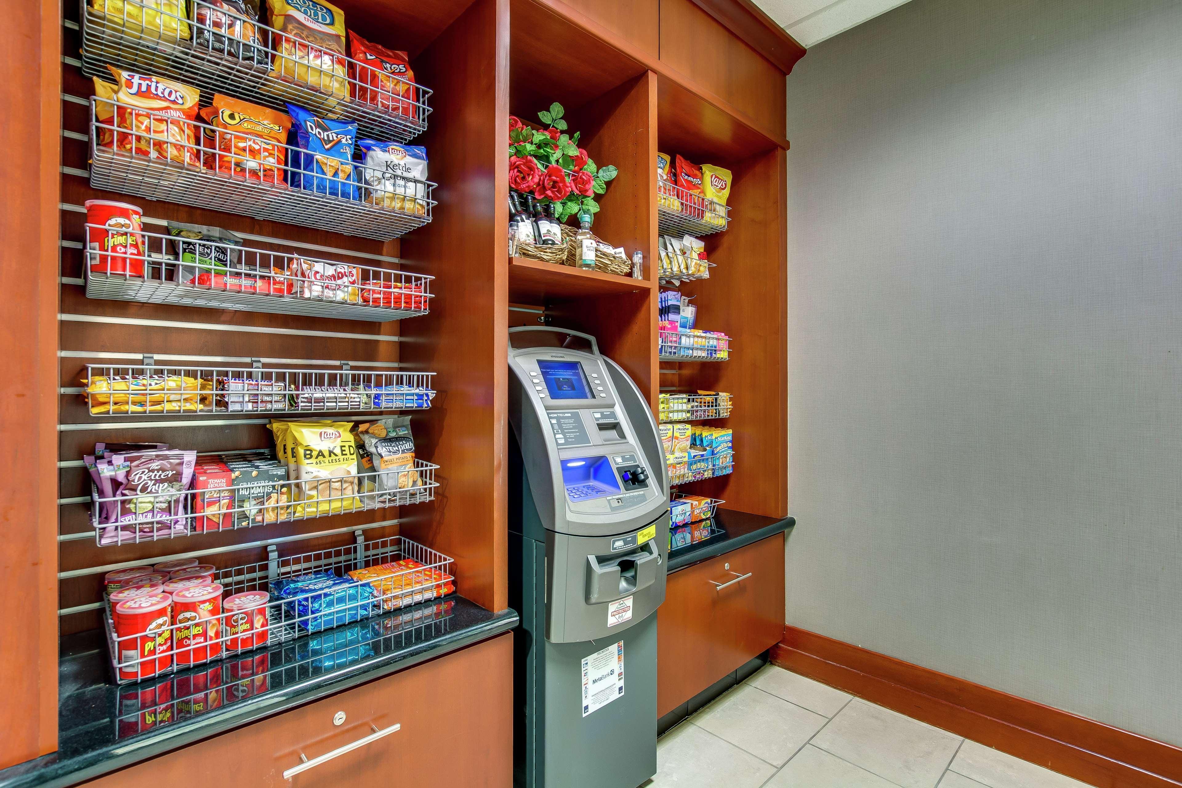 Hilton Garden Inn Louisville-Northeast Екстер'єр фото