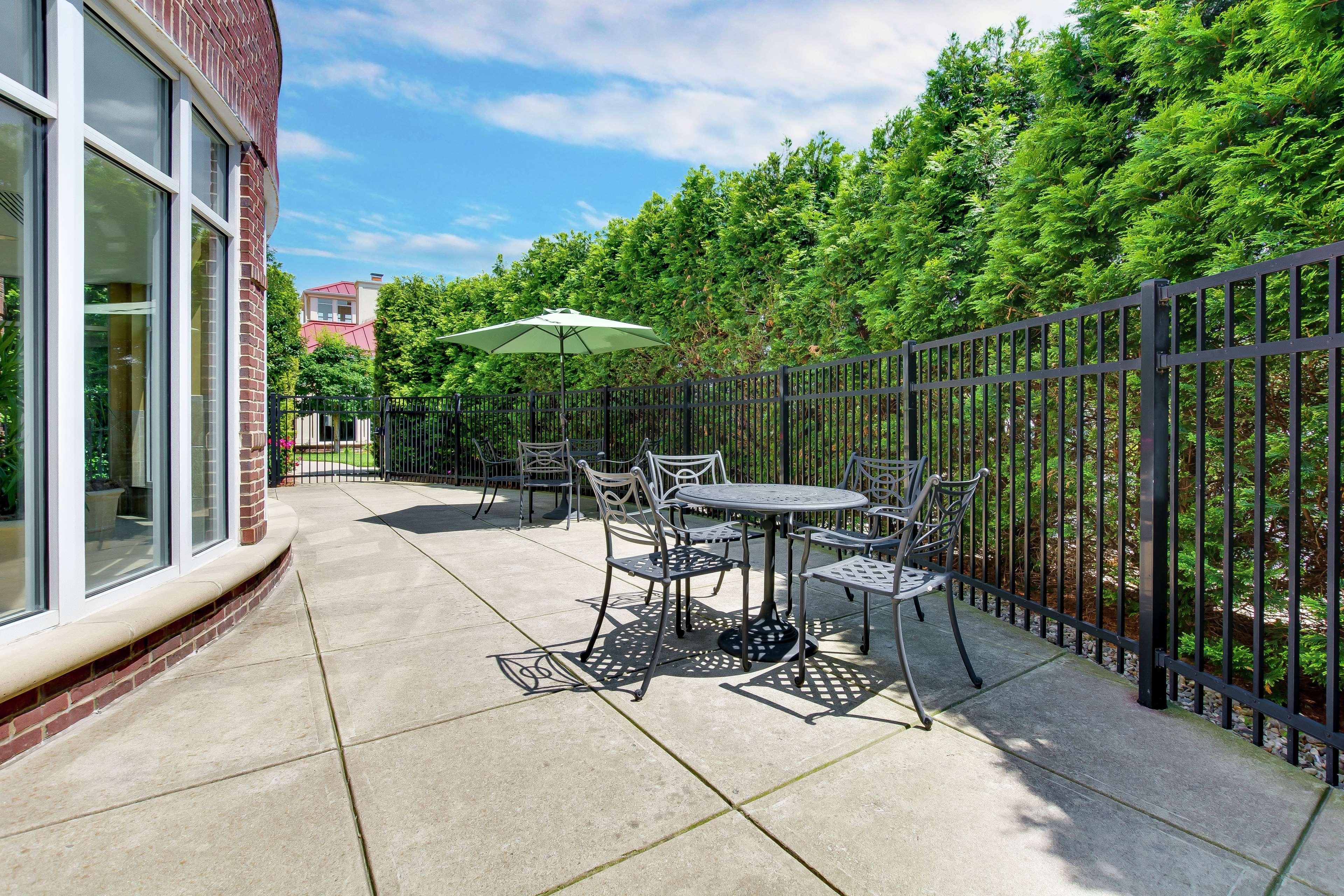Hilton Garden Inn Louisville-Northeast Екстер'єр фото