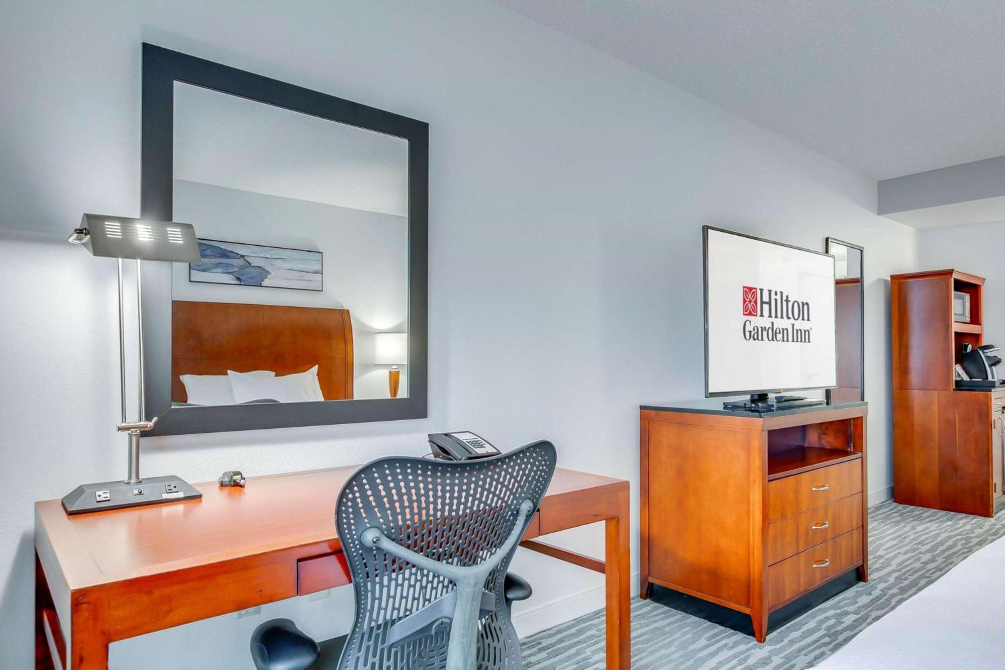 Hilton Garden Inn Louisville-Northeast Екстер'єр фото