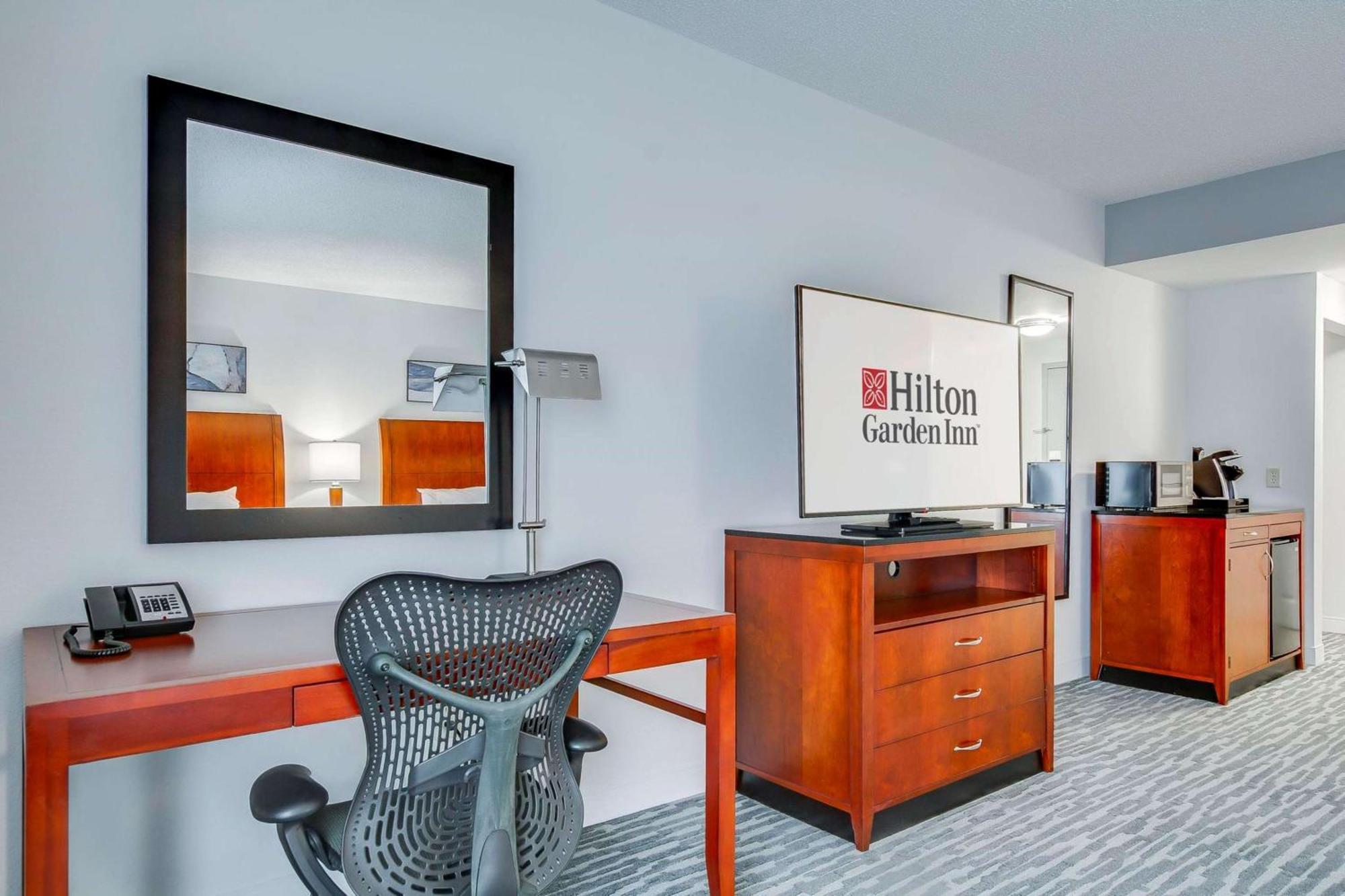 Hilton Garden Inn Louisville-Northeast Екстер'єр фото