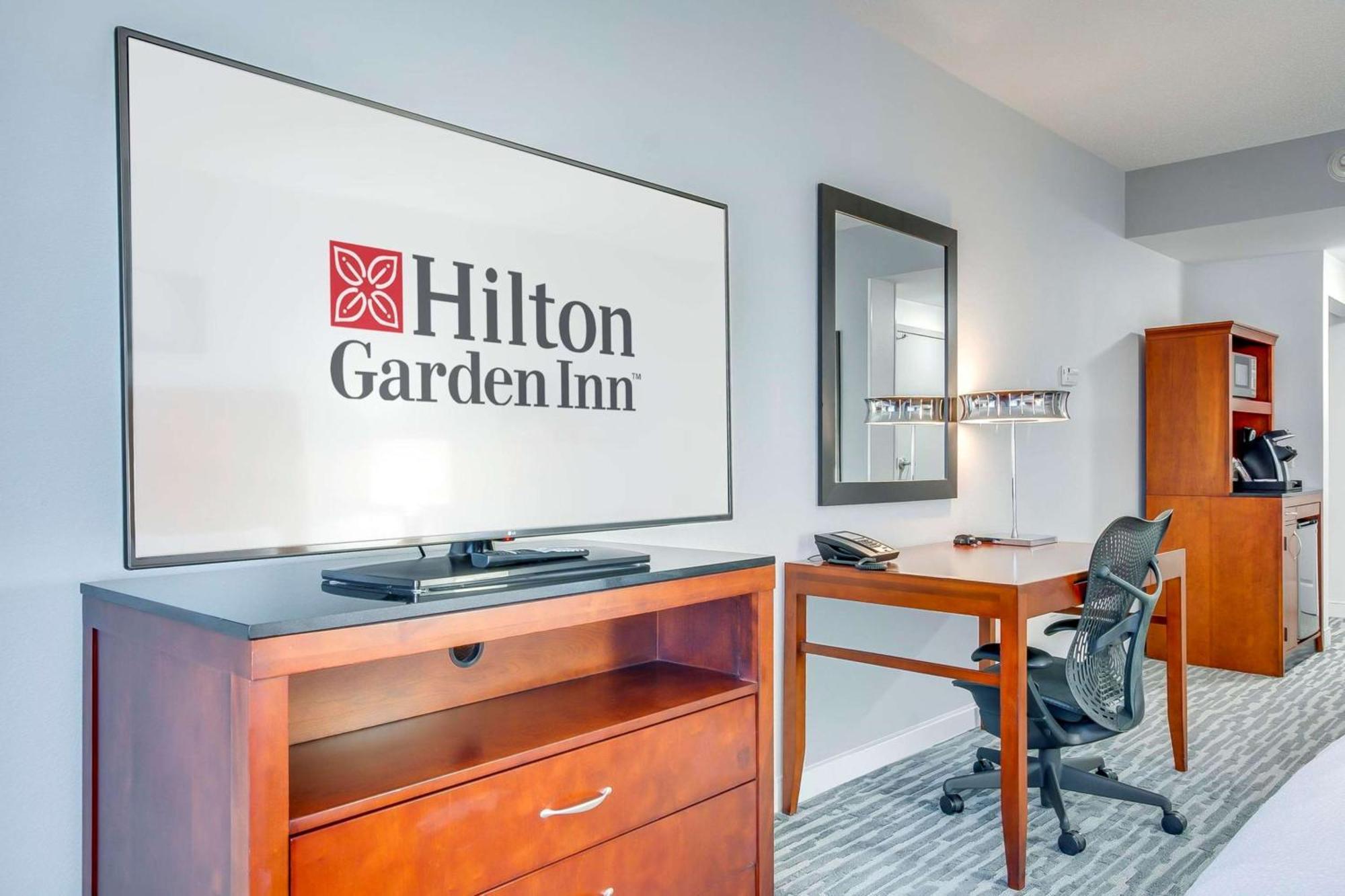 Hilton Garden Inn Louisville-Northeast Екстер'єр фото