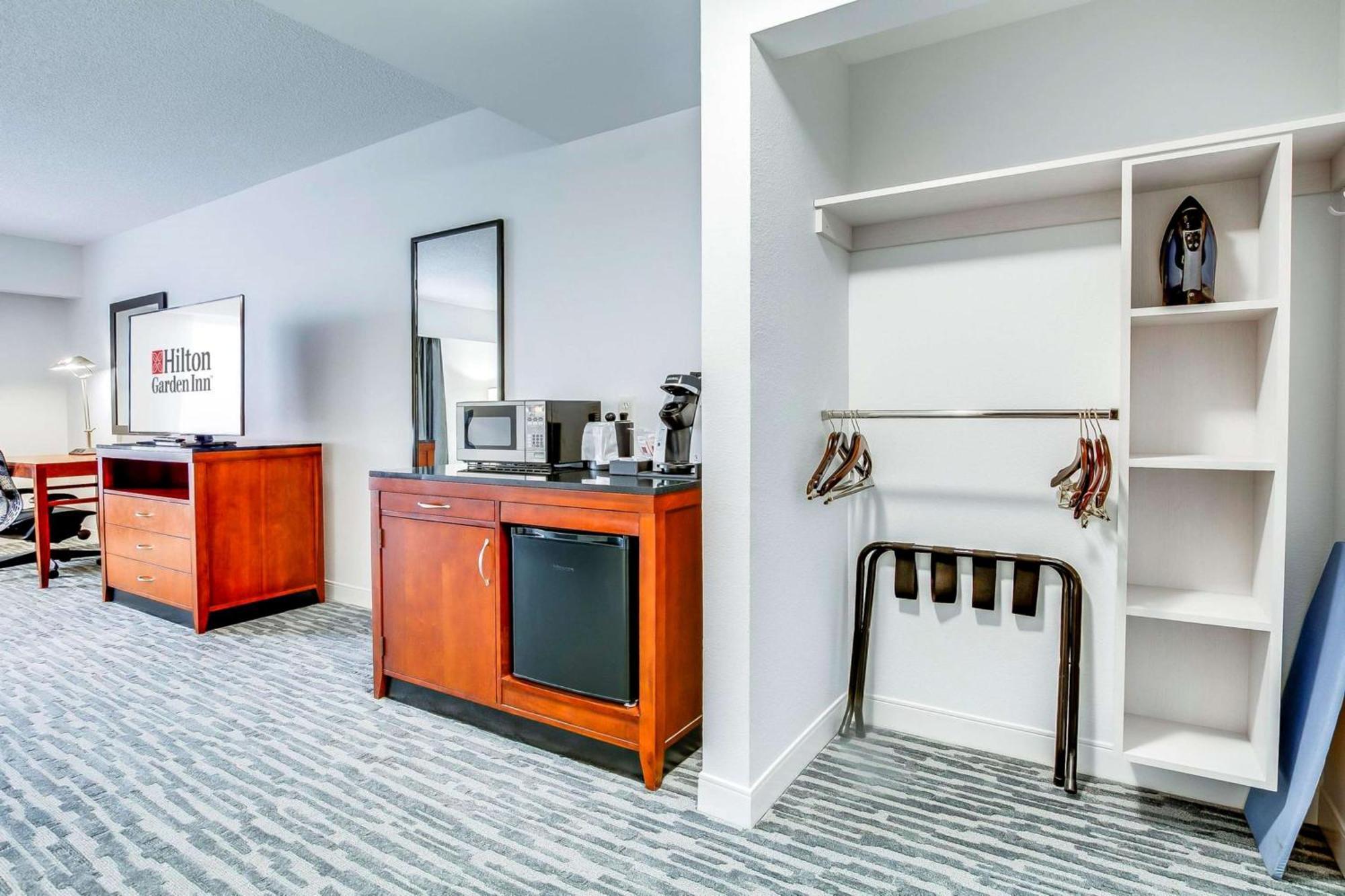 Hilton Garden Inn Louisville-Northeast Екстер'єр фото