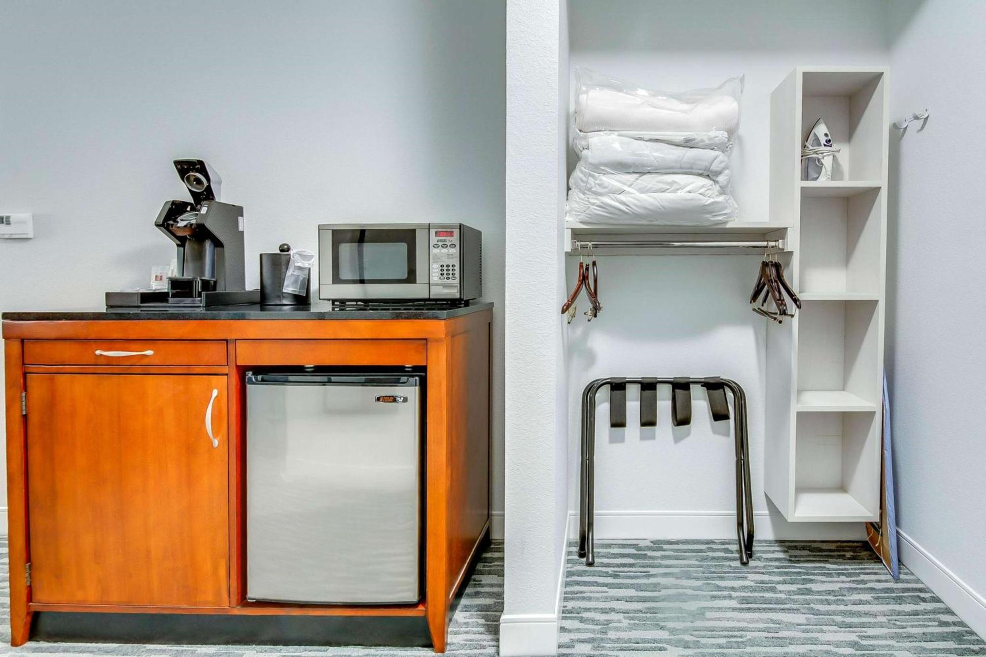 Hilton Garden Inn Louisville-Northeast Екстер'єр фото