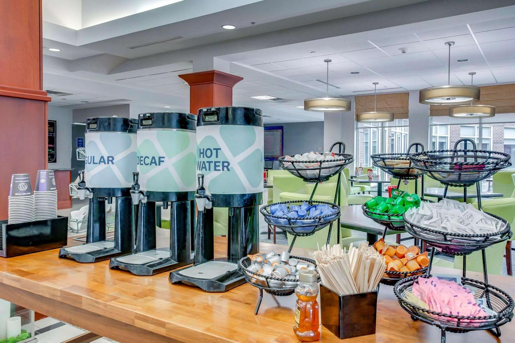 Hilton Garden Inn Louisville-Northeast Екстер'єр фото